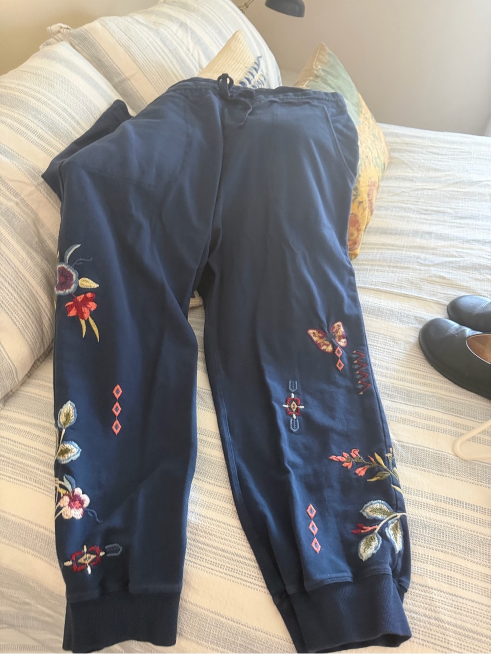 Johnny Was Woman's Navy Embroidered Jogger Pants 1X - Picture 4 of 8